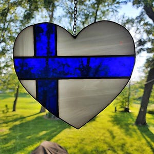 Finland Heart Sun Catcher/ Finnish Sun Catcher / Stained Glass Sun Catcher / Finland Sun Catcher / Nordic Sun Catcher / Flag of Finland