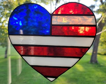 American Flag Heart / American Flag Sun Catcher / American Decor / American Heritage / Heart Sun Catcher / Glass Art / Window Decoration