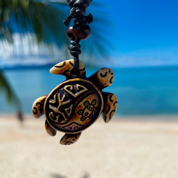 Collier tortue de mer fait main | Bijoux de plage et de surf | Collier cordon de style hawaïen unisexe | Cadeau pour amoureux des tortues | Anniversaire | Plage de Ben