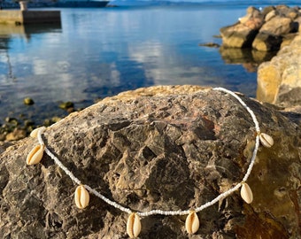 Chaîne ventrale perlée blanche avec cauris | Bijoux de corps de plage | Bijoux des Fêtes | Chaîne de corps perlée | Kamarband chaîne à la taille