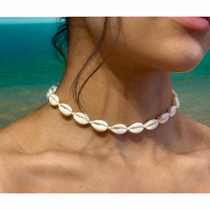 Colar gargantilha com conchas de búzios | Feito à mão no Reino Unido | Fecho e extensor banhados a prata | Joias com conchas | Estilo praiano | Presente de aniversário | Ideal para as férias