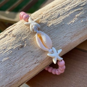 Handmade Cowrie Shell Bracelet | Stone Starfish Pendants | Pink Beads | Beach Jewellery | Surf-Style | Boho-Beach | Summer Bracelet