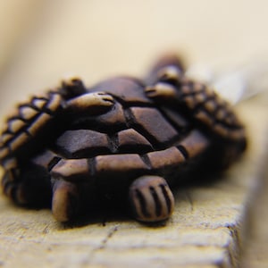 Sea Turtle Family Keyring | Carved Resin Turtles Pendant | Turtle Lover Gift | School Bag Keyring | Cute Gift | Surfer Gift | Ben's Beach