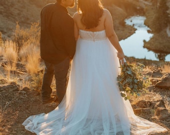 QUEEN ASHLEY | Boho Wedding Dress with Sweetheart Neckline & Arm Cuffs – Tulle Skirt A-Line Bridal Gown | by Queen Bridal