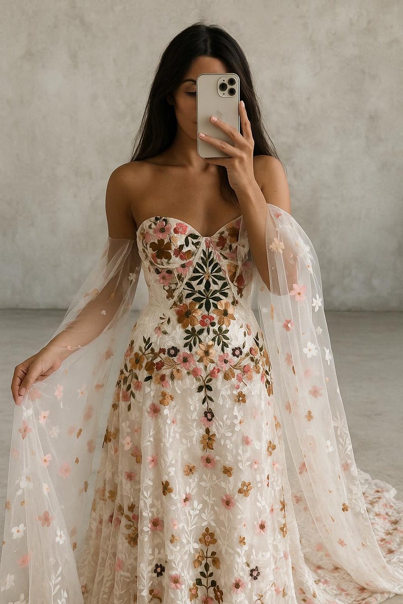 QUEEN LOLA / Abito da sposa floreale colorato - Abito da sposa ricamato con maniche rimovibili / Abito da sposa boho / Queen Bridal immagine 10