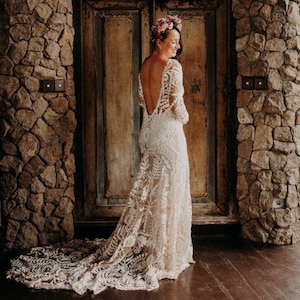 QUEEN SOMMER - KOŚĆ SŁONIOWA | Suknia ślubna z długim rękawem z koronki boho | Suknia ślubna na zamówienie | Suknia ślubna boho Rue de | Queen Bridal