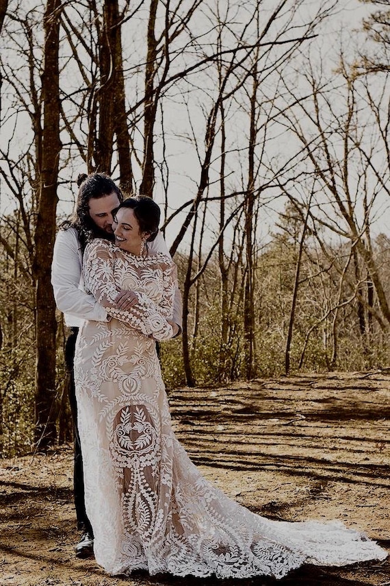 アイボリー 刺繍入り 長袖ウェディングドレス フォトウェディング