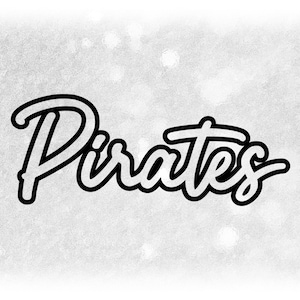 Puede incluir: Texto estilizado en blanco y negro que dice "Pirates" sobre un fondo blanco con una textura sutilmente moteada.