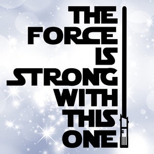 Entertainment clipart: zwarte woorden "The Force is Strong w/ This One" met zwart lichtzwaard, geïnspireerd door Star Wars - digitale download, SVG/PNG