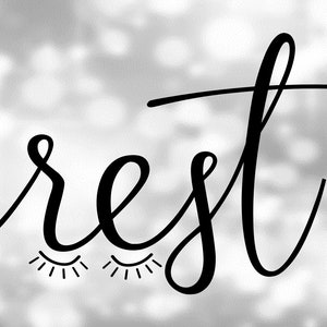 Inspirierende Clipart: feine und ausgefallene schwarze Cursive / Skript Kleinbuchstaben Wort "Rest" w / Verschlafene geschlossene Augen Design - digitaler Download SVG & PNG