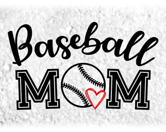 Könnte beinhalten: Schwarzweißgrafik mit dem Text "Baseball MOM" in einer Schriftart im College-Stil. Ein Baseball mit roten Nähten und ein rotes Herz sind zwischen den "M"s zentriert.