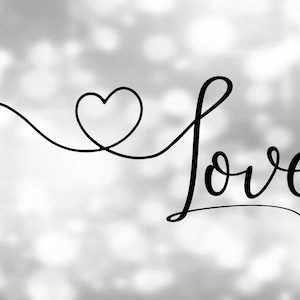 Puede incluir: Una imagen en blanco y negro de la palabra "love" escrita en cursiva con un corazón dibujado en el medio de la palabra.