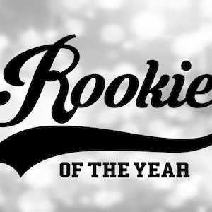Clipart sport : mot Swoosh style baseball « Rookie » avec « of the year » en caractères gras - idéal pour les 1er anniversaires - téléchargement numérique SVG/PNG
