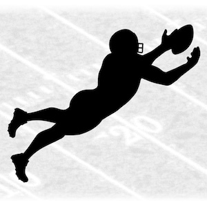 以下が含まれることがあります： フットボールフィールドでボールをキャッチしようとしているフットボール選手のシルエット
