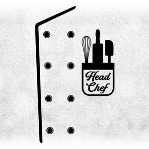 Può includere: Illustrazione in bianco e nero di una giacca da chef con una tasca che dice "Head Chef" e contiene una frusta, una spatola e un coltello.