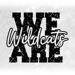 Puede incluir: Diseño gráfico en blanco y negro con el texto "WE ARE Wildcats" en una fuente desgastada.