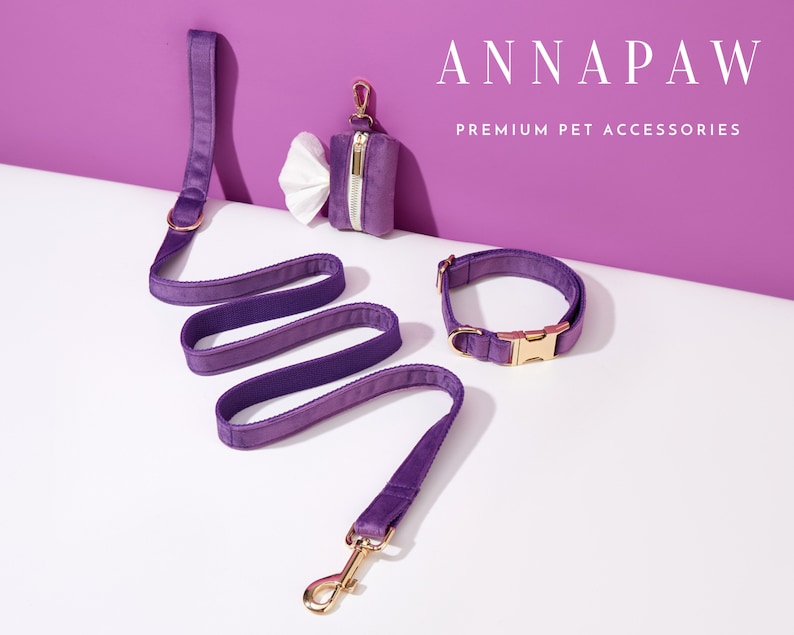Arnés de terciopelo morado para perro, nombre personalizado grabado y collar con lazo. imagen 4