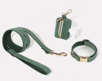 Juego de correa de collar de perro hecho a mano con soporte para bolsa de caca de perro en pana verde, collar de cachorro suave con nombre grabado, correa de collar de perro para cumpleaños