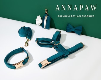 Türkis personalisiertes Hundegeschirr und Leinen Halsband Set, weiches Samtgeschirr mit Namen eingraviert, weiches Luxus Geschirr Fliege Halsband Set