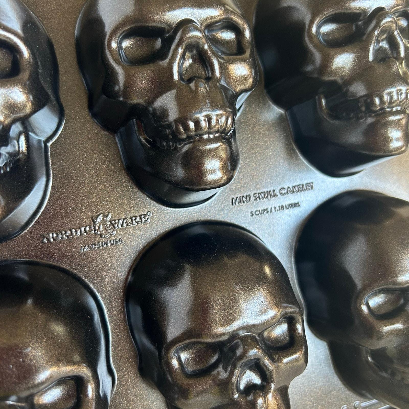 Nordic Ware Haunted Skull Cakelet Pan 6 Cavity Cast Aluminum