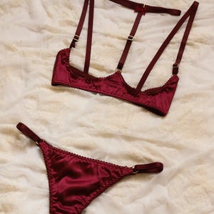 Satin & lace cupless bra lingerie set in deep burgundy bordo colour. Non-wired bra and thongs
