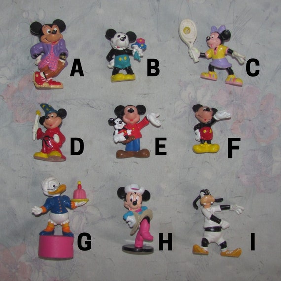 Mickey, Véhicule avec 1 figurine 7,5 cm et 1 accessoire, Modele Cours