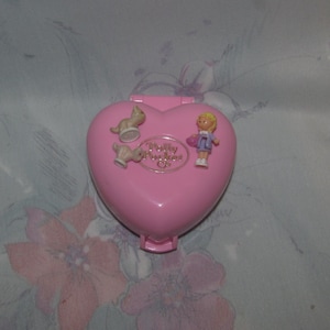 1993 Bluebird Polly Pocket - Kozy Kitties Compact, Polly and Her Kittens - Complete with Polly and Two Cats
