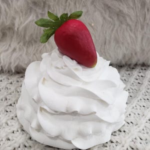 Pip Posh Design Faux Sweet Décor White Whipped Strawberry Mug Topper Collection