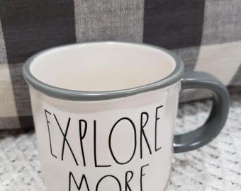 Colección de tazas Rae Dunn "Explore More" para caravana
