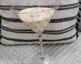 Copa de vino Pip Posh Design Faux Sweet Décor con ponche de huevo batido y lunares dorados