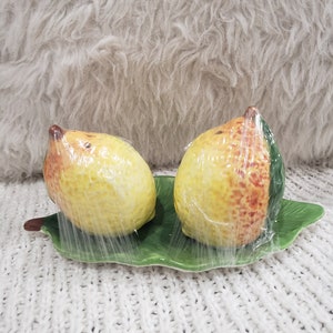 Farm House Style Lemon Salt & Pepper Shakers Set With Leaf Rest