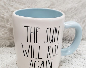 Taza de Rae Dunn "El sol volverá a salir" de la colección Faith