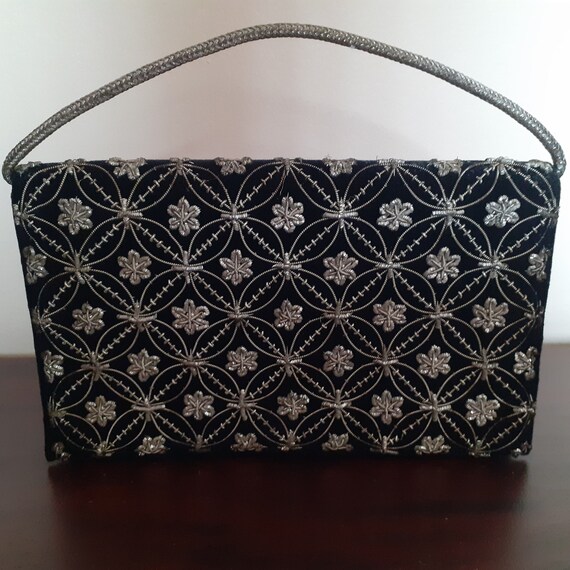 Vintage/antic Handmade Light Gold Embroidery Black Velvet India 