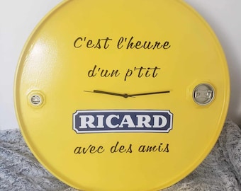 horloge murale  en tonneau baril huile ricard totalement personnalisable