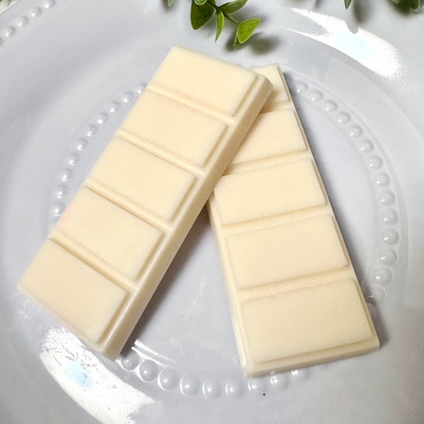 Fresh Laundry ~ 100% Soy Wax Melts ~ Home fragrance without the flame ~ Powdery ~ Ozonic ~ Clean ~ Soapy ~ Detergent Scent ~ Citrus Floral