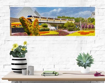 Könnte beinhalten: Ein gelber und weißer Monorail-Zug fährt über eine Brücke mit einem bunten Blumengarten darunter. Der Zug befindet sich in einem Park mit Bäumen und Gebäuden im Hintergrund.