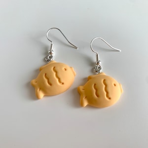 Cute resin Taiyaki Earrings, fish earrings, food earrings, goldfish earrings, Japanese fish cake earrings.