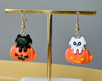 White cat on pumpkin earrings, spooky cat earrings, spooky pumpkin earrings, Halloween Black cat earrings, Pumpkin gifts.