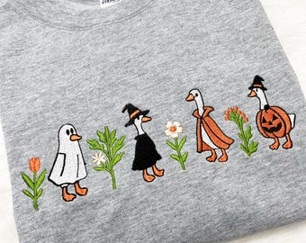 Niedliches Halloween-Gänse besticktes Sweatshirt, niedliches Herbst-Kürbis-Hexe-Geist-Gans-Crewneck-Pullover-Herbst-Tier gesticktes Hemd