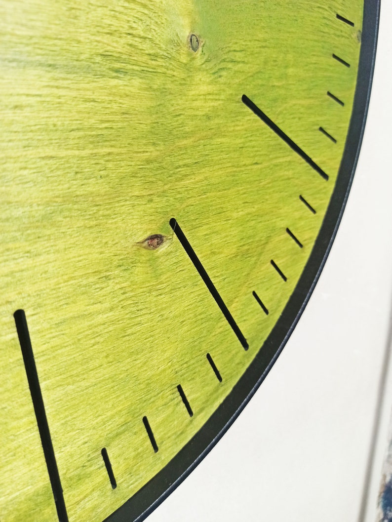 Große runde grüne Wanduhr aus Holz und Stahl. Schlicht elegant und minimalistisch. PERFEKTES GESCHENK Bild 5