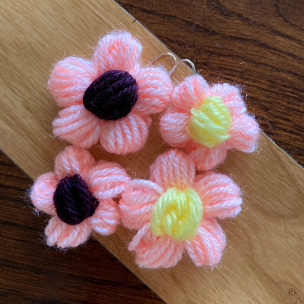 Boucle d'oreille fleurs corail (1 pièce)