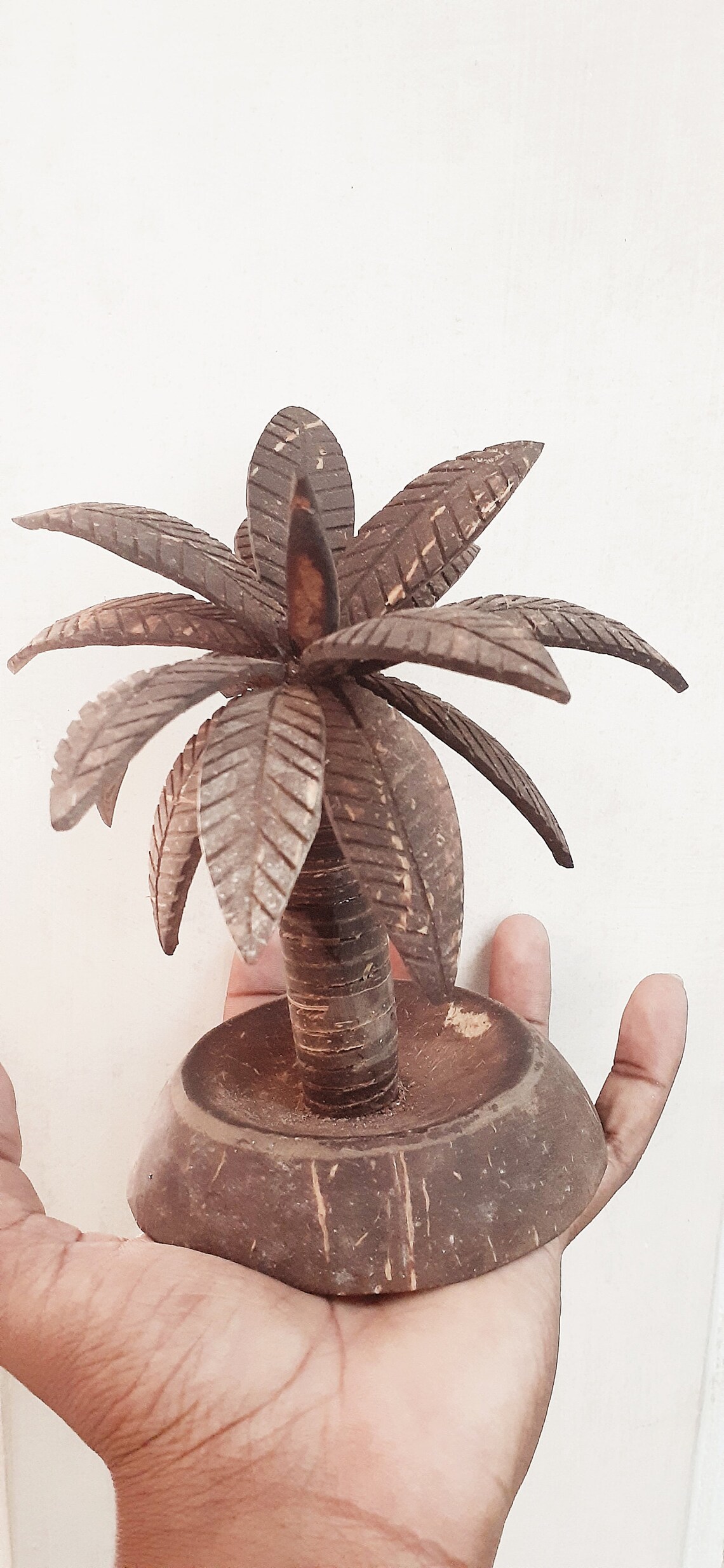 Coconut tree made from coconut shells.A good gift for a Etsy