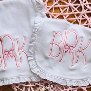 Monogram Burp and Bib Cloth Set, Personalized Burp Cloth, Monogram Bib, Ruffle Burp Cloth, Ruffle Bib, Monogram Burp Cloth and Bib Set