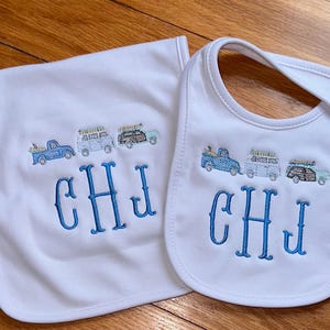 Monogram Burp and Bib Cloth Set, Personalized Burp Cloth, Monogram Bib, Ruffle Burp Cloth, Ruffle Bib, Monogram Burp Cloth and Bib Set