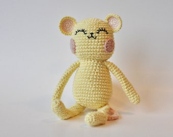 Virkad mus - amigurumi gosedjur mjukdjur soft toy stuffed animal handmade plush mouse doll