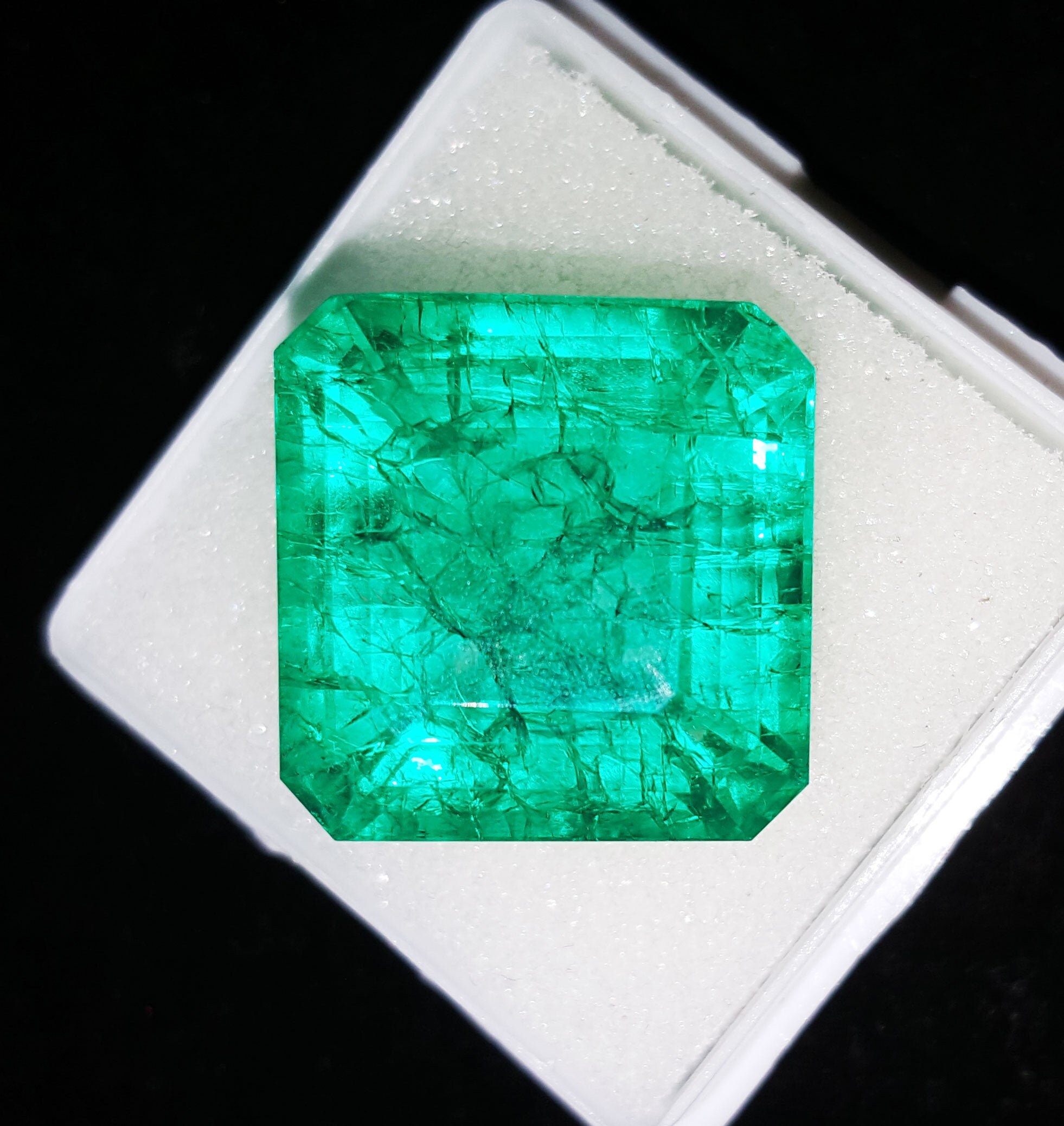 23.92 Ct Loose Gemstone Natural Green Emerald Big Size Used in jewelery For Wedding Or Engagement Purpose Square GIL Certified 23.92 Ct Loose Gemstone Natural Green Emerald Big Size Used in jewelery For Wedding Or Engagement Purpose Square GIL Certified