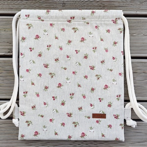 Handgemachter Kordelzug Rucksack, Blumen Rucksack, rote Blumen Kordelzug Rucksack, Kordelzug Rucksack mit kleinen roten Rosen drucken