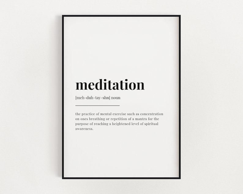 Peut inclure: Affiche murale imprimable en noir et blanc avec la d&eacute;finition du mot "m&eacute;ditation". La d&eacute;finition est pr&eacute;sent&eacute;e dans une police simple et moderne.