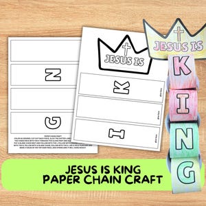 Puede incluir: Una manualidad de cadena de papel con el texto "JESÚS ES REY". La manualidad incluye una corona con una cruz y las palabras "JESÚS ES". Las letras K, I, N y G están en eslabones de cadena de papel de colores. El texto "JESÚS ES REY MANUALIDAD DE CADENA DE PAPEL" está en una pancarta verde.
