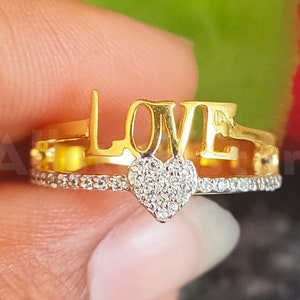LOVE Ring, personalisiertes Muttertagsgeschenk, runde Herzform Weißer Saphir, Gelbgold-Finish, Alphabet Ring, Liebesbrief Silberring